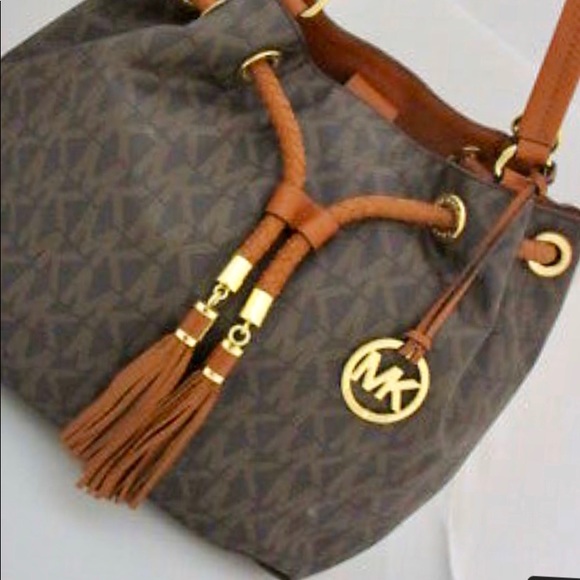 Large Jet Set Tassel Gathered Mk Signature Tote - Picture 4 of 5